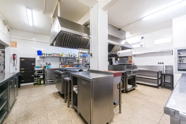 Restaurante con casa en preciosa ubicación de Cerdanyola — 25