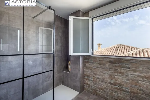 Casa en venta en Monachil (Granada) – Amplia, luminosa y con gran potencial — 18