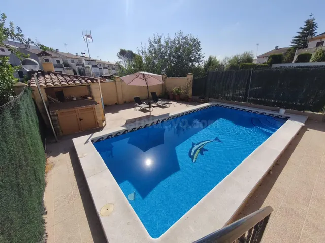 Espectacular vivienda en Los Encinares de Alcolea: amplitud,