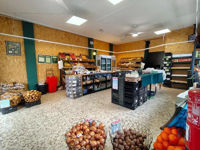 Local comercial en esquina en plena avenida Lope de Rueda - foto 3
