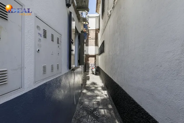 Edificio histórico junto a Plaza Larga, en el corazón del Albaicín (Granada) — 10