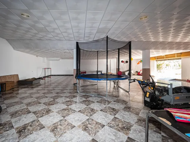 Local comercial 482m² en venta - South of spain — 13