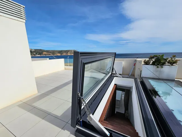 Ático de lujo frente al mar en Jávea – Diseño, confort y vis - foto 2