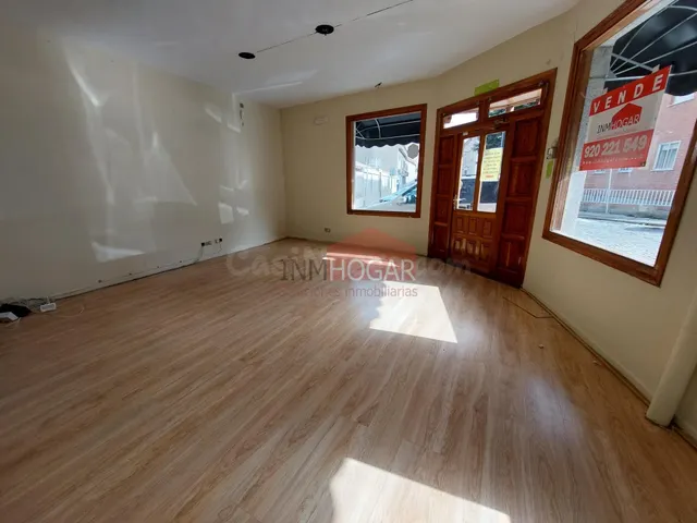LOCAL COMERCIAL ACONDICIONADO EN EL CENTRO DE LA CIUDAD (ÁVI - foto 4