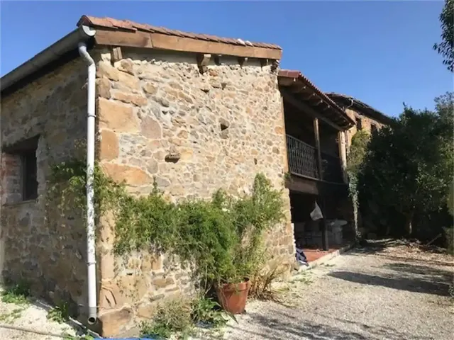 Encanto asturiano: casa con hórreo, cochera y finca edificable en Pando, Langreo — 7