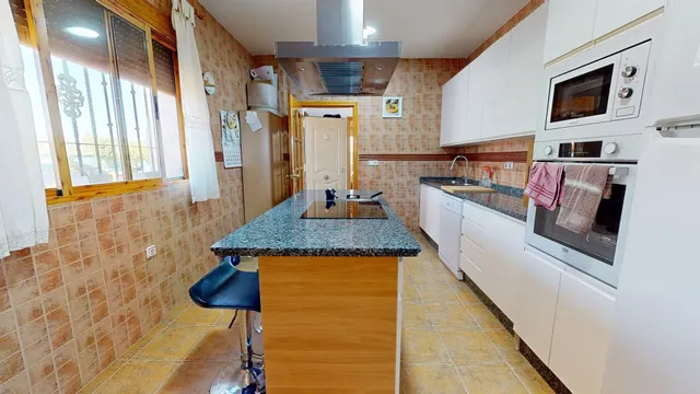 ¡¡ PARCELA EN PROINDIVISO CON VIVIENDA EN AVDA. DEL AEROPUERTO !! — 48