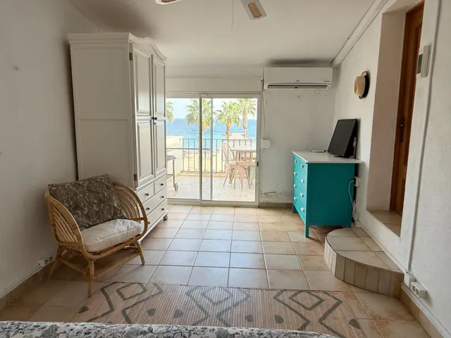 Exclusivo ático en primera línea de playa — 8