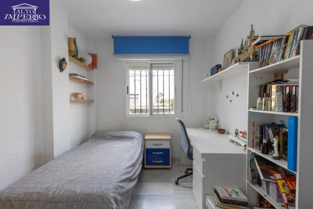 Casa independiente con piscina en La Zubia. — 13