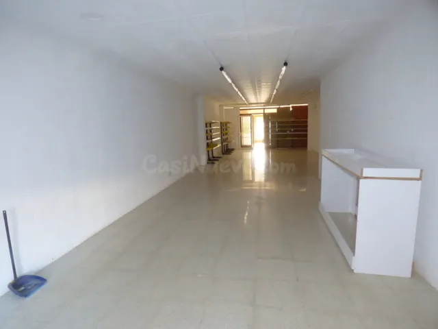 Local en buena zona 9000€ la temporada