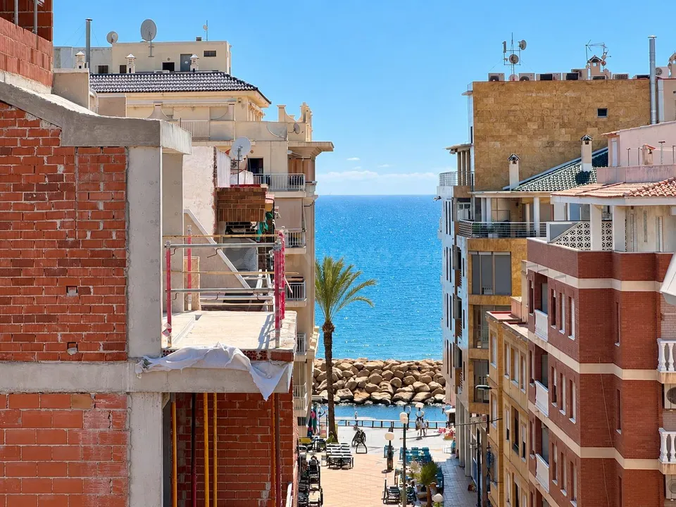 Piso en última planta con terraza en L y garaje cerrado en Playa del Cura