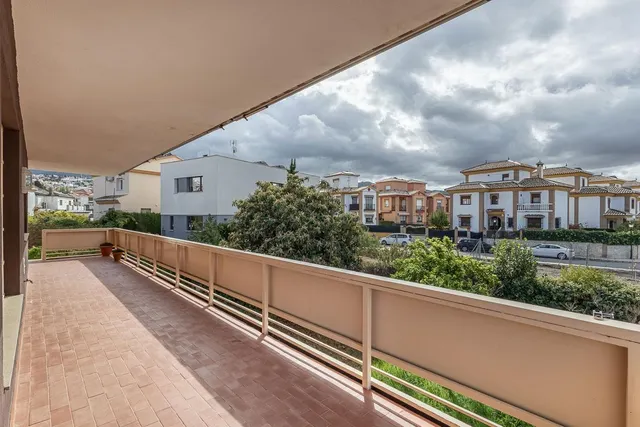 Gran casa con parcela y piscina en Cájar — 27