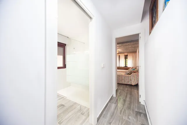 Ponemos a la venta este precioso y peculiar chalet con piscina privada. — 30