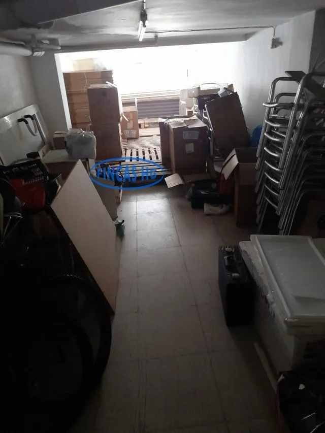 Local comercial situado en el barrio de Los Ángeles, a pocos metros de la Avenida de Teulada. — 6