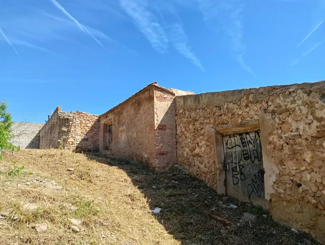 Parcela urbana en el centro de Montroy — 32