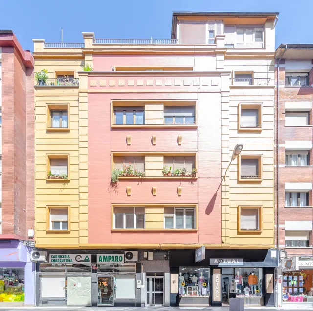 PISO EN ALQUILER CON TERRAZA DE 27METROS EN EL CENTRO DE MIERES — 30