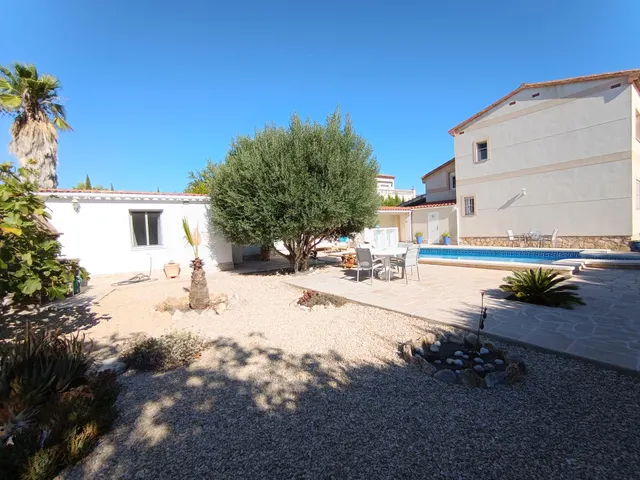 Exclusiva villa reformada y moderna con vistas al mar y montaña, piscina, cocina de verano y apartamento independiente — 26