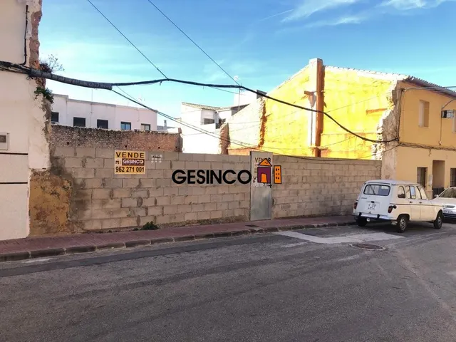 SOLAR EDIFICABLE MUY BIEN SITUADO — 2