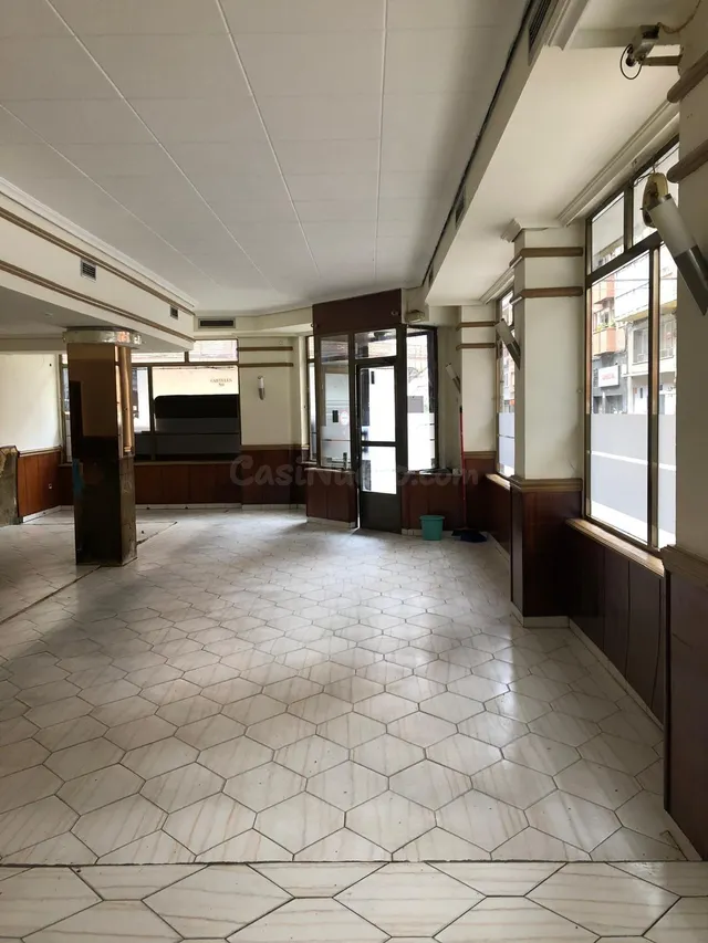 Local comercial 97m² en venta - Flores del sil - foto 2