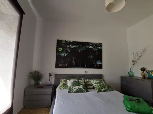 SE VENDE CASA EN EL CENTRO . 2 PLANTAS, 4 HAB., SALÓN, COCINA, GALERÍA, BAÑO.  AMPLIO PATIO — 4