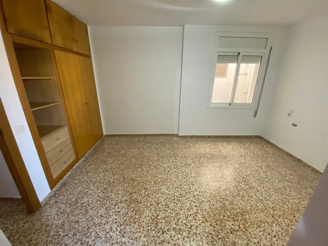 ¡AMPLIO PISO EN UNA ZONA TRANQUILA DE ALCANAR! — 32