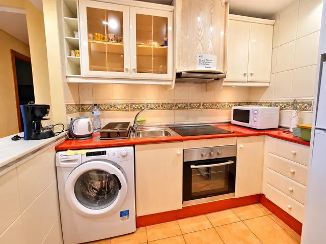 Apartamento con garaje, piscina y terraza orientada al suroe - foto 5