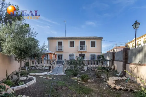 Amplia casa independiente de seis dormitorios a un paso del pantano de los Bermejales