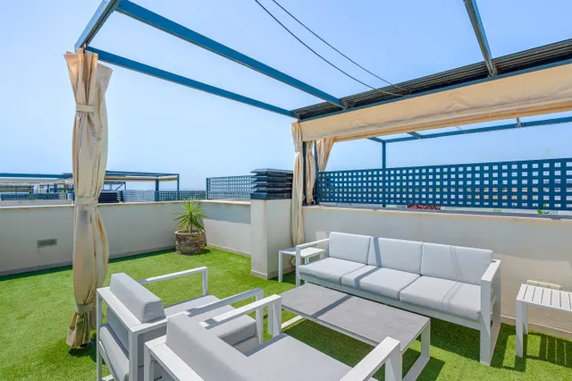 Villa moderna con piscina privada, 3 dormitorios y 3 baños. — 32