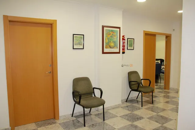 Dos locales comerciales en el centro de Benidorm — 21