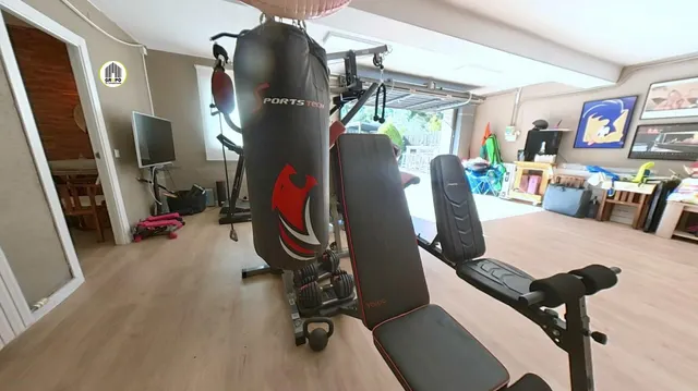 Casa reformada de tres plantas con piscina, jacuzzi, gimnasio, sauna  y vistas a parque natural — 35