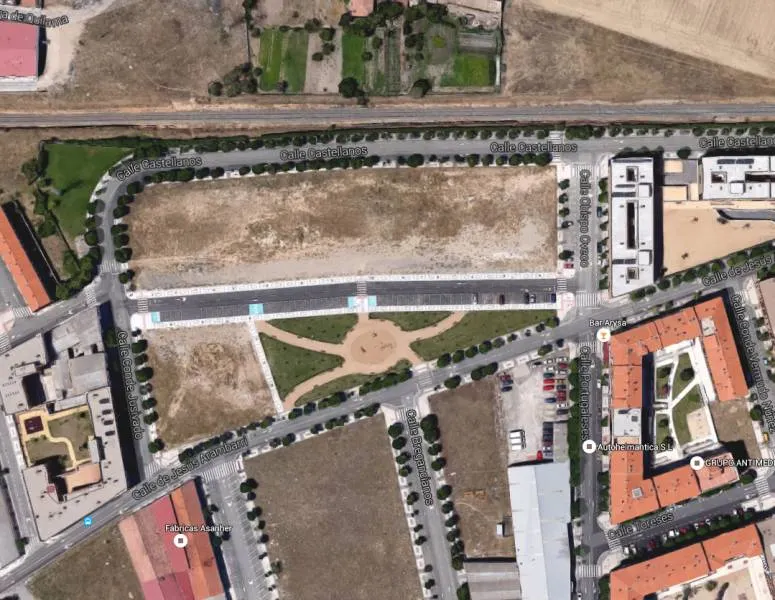 Urbis te ofrece una amplia parcela en venta en zona El Rollo, Salamanca.