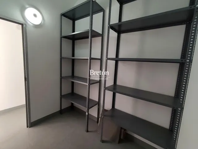 Interesante piso con plaza de garaje y trastero junto a Avenida Goya. — 24