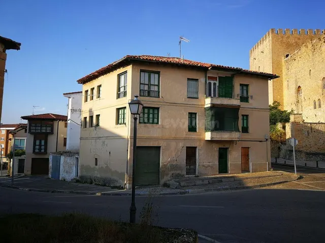 Casa en venta para reformar en el casco histórico de Medina 