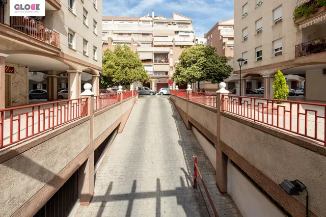En venta una plaza de garaje en Villarejo. — 28