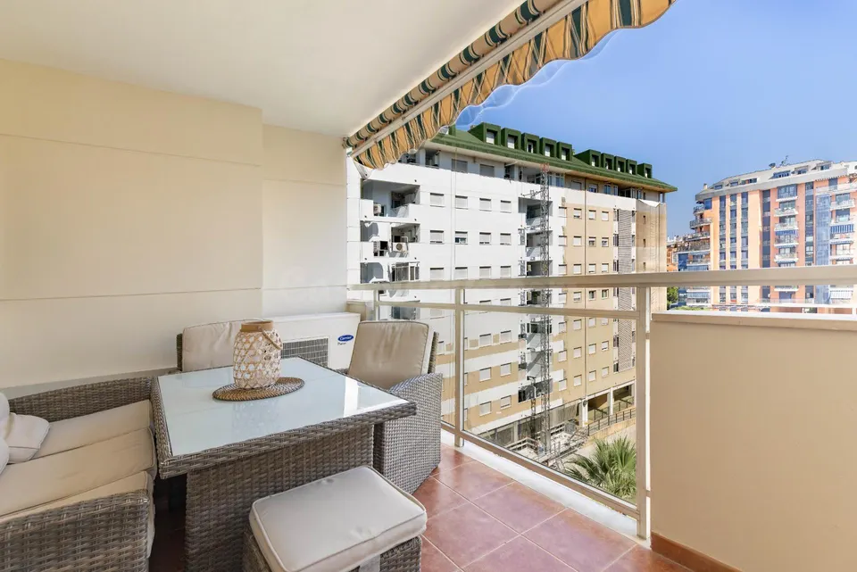 VIVIENDA CON PISCINA, PLAZA DE GARAJE Y TRASTERO