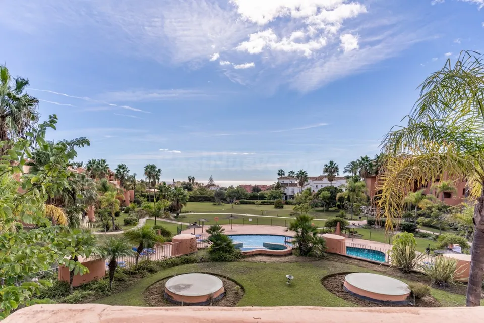 Elegante apartamento en primera planta con vistas panorámicas al mar en Sotoserena – Nueva Milla de Oro, Estepona