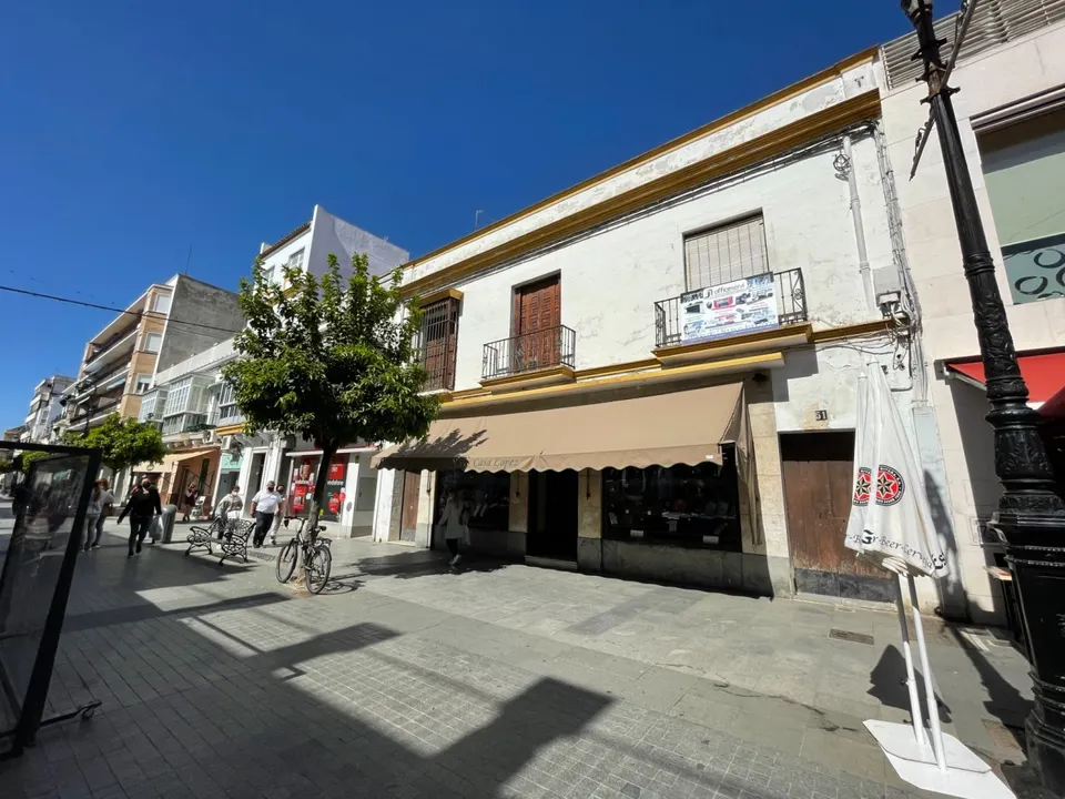 CASA Y LOCAL EN EL CENTRO DE SANLUCAR