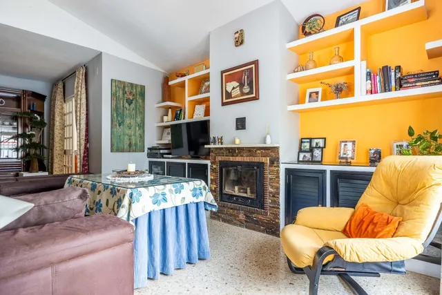 Vive en Simón Verde: Casa pareada con patio, garaje cubierto, piscina y el metro a un paso. — 10