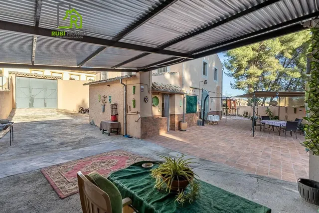 Amplia casa independiente de seis dormitorios a un paso del pantano de los Bermejales — 6