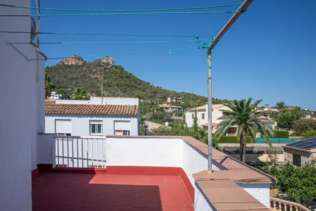 Encantadora vivienda unifamiliar con patio privado, piscina y vistas al mar en Cala Millor. — 37