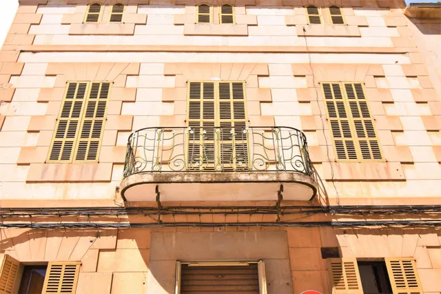 Emblemático edificio para reformar con muchas posibilidades 