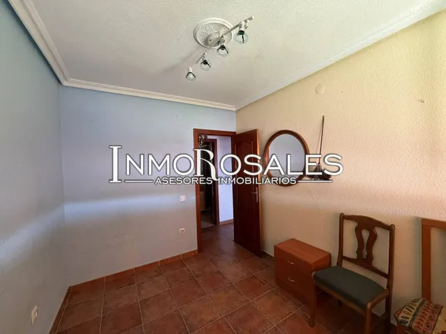 PISO EN VENTA EN AVENIDA DE ROSALES — 32