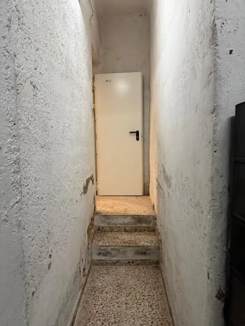 SE VENDE LOCAL TOTALMENTE INSTALADO PARA BAR — 24