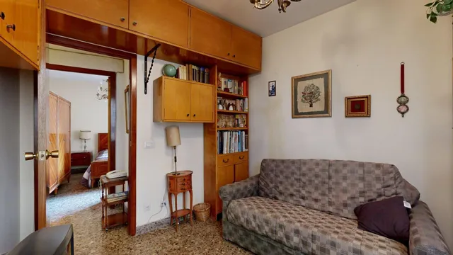 Amplia Vivienda en Avenida César Augusto con Garaje — 12