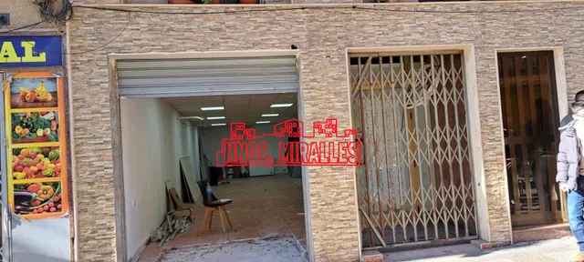 Local Comercial Recién Reformado en Zona Estratégica Cercana a la Plaza Barcelona — 13