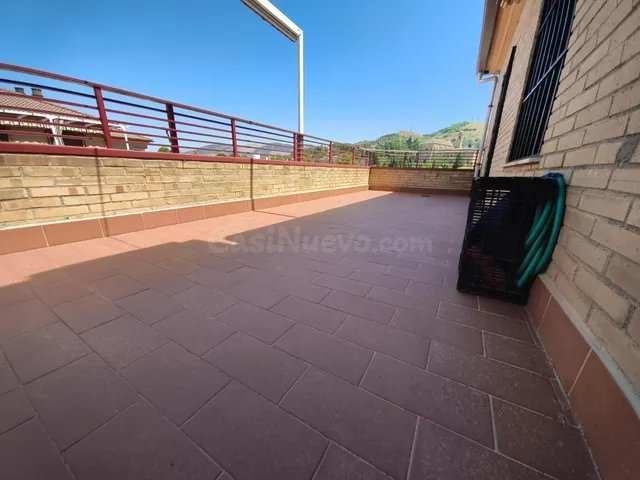 ÁTICO EXTERIOR CON TERRAZÓN EN URBANIZACIÓN AJARDINADA JUSTA - foto 3