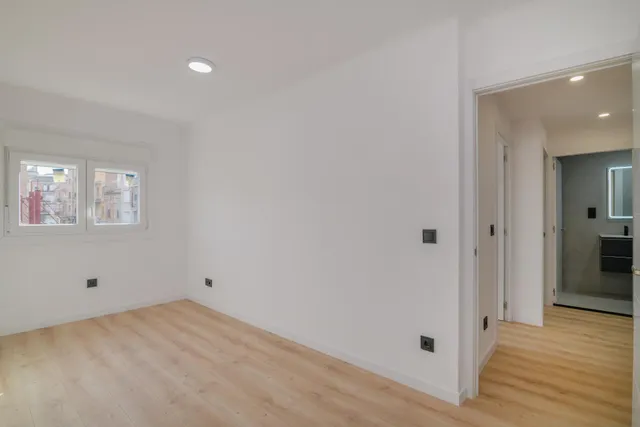 Piso de 3 habitaciones reformado al lado del Colegio Oms i de Prat. — 28