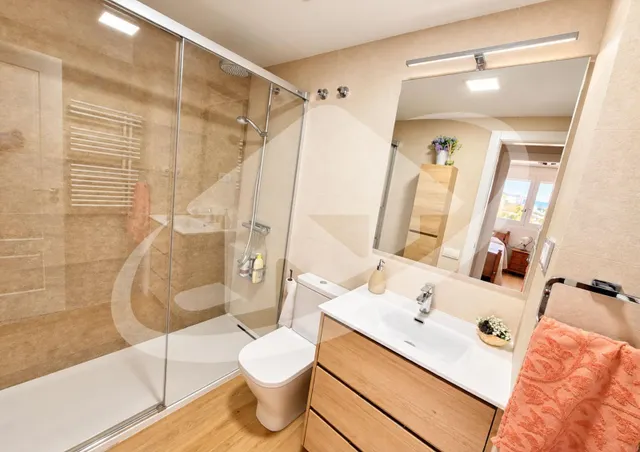 Impresionante Piso Reformado en Sabadell con Vistas y Comodidades — 24