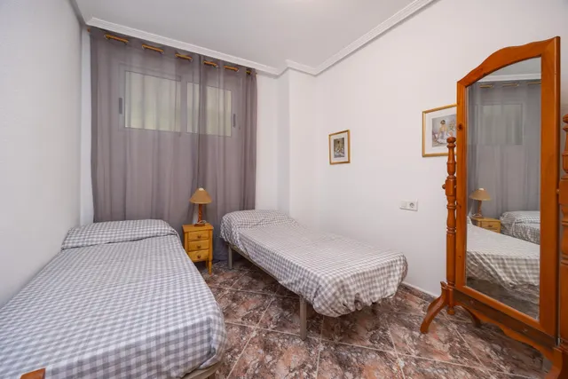 Apartamento de 2 dormitorios en Torrevieja, a 200m de la Playa de Los Locos — 21