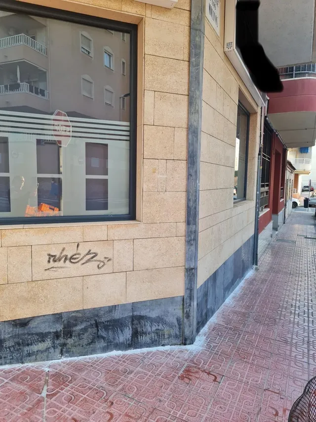 PLANTA BAJA EN ESQUINA ( AHORA ESTA COMO LOCAL, PERO SE PUEDE CAMBIAR A VIVIENDA) — 10