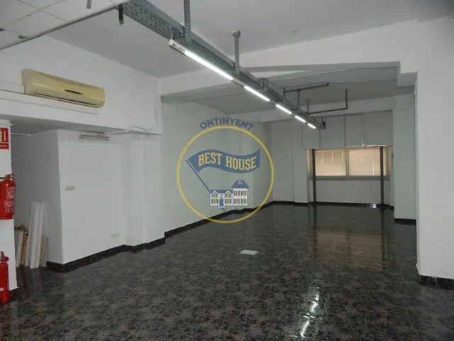 LOTE DE TRES LOCALES EN EL LLOMBO — 3